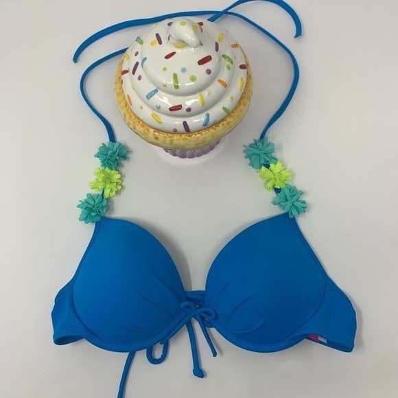 Victoria’s Secret Swim Top - Picture 1 of 3